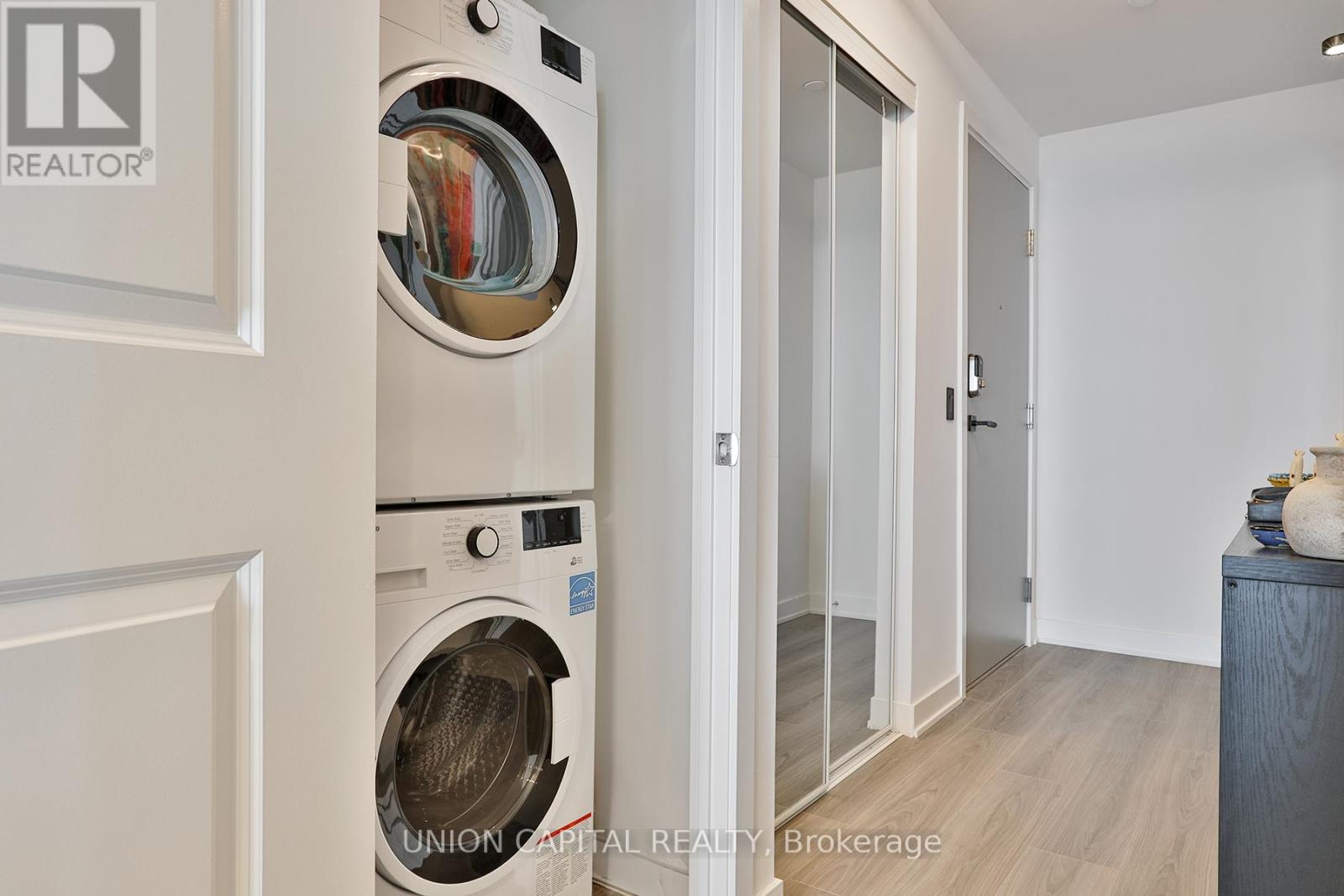 1002 - 30 Upper Mall Way, Vaughan, Ontario  L4J 0L7 - Photo 18 - N12873090