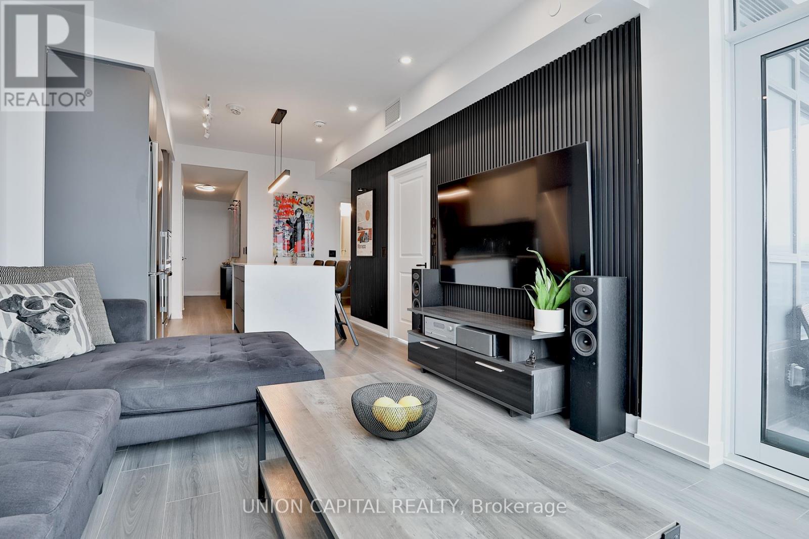 1002 - 30 Upper Mall Way, Vaughan, Ontario  L4J 0L7 - Photo 6 - N12873090