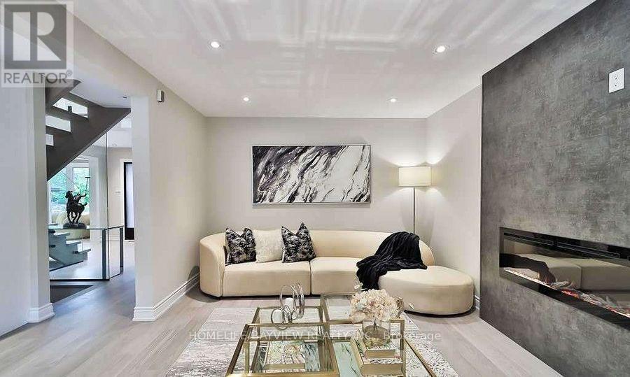 6 Mcclenny Drive, Aurora, Ontario  L4G 5P9 - Photo 13 - N12873166