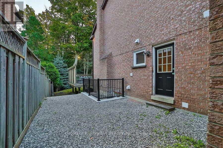 6 Mcclenny Drive, Aurora, Ontario  L4G 5P9 - Photo 26 - N12873166