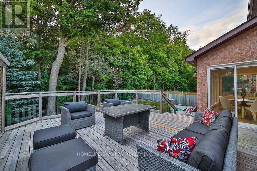 6 Mcclenny Drive, Aurora, Ontario  L4G 5P9 - Photo 35 - N12873166