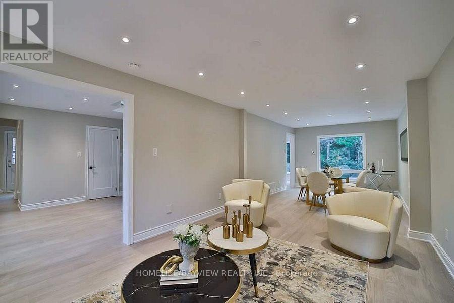 6 Mcclenny Drive, Aurora, Ontario  L4G 5P9 - Photo 4 - N12873166