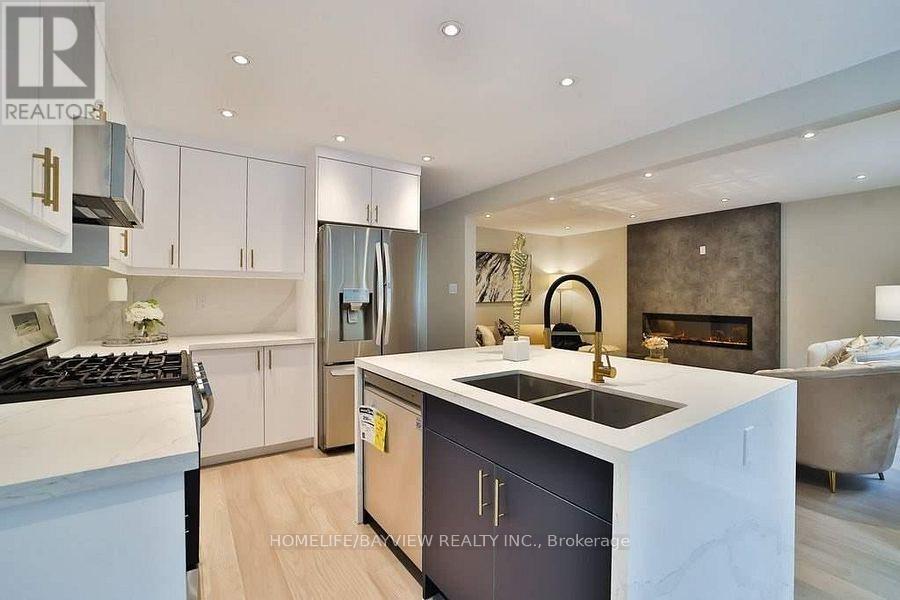 6 Mcclenny Drive, Aurora, Ontario  L4G 5P9 - Photo 6 - N12873166