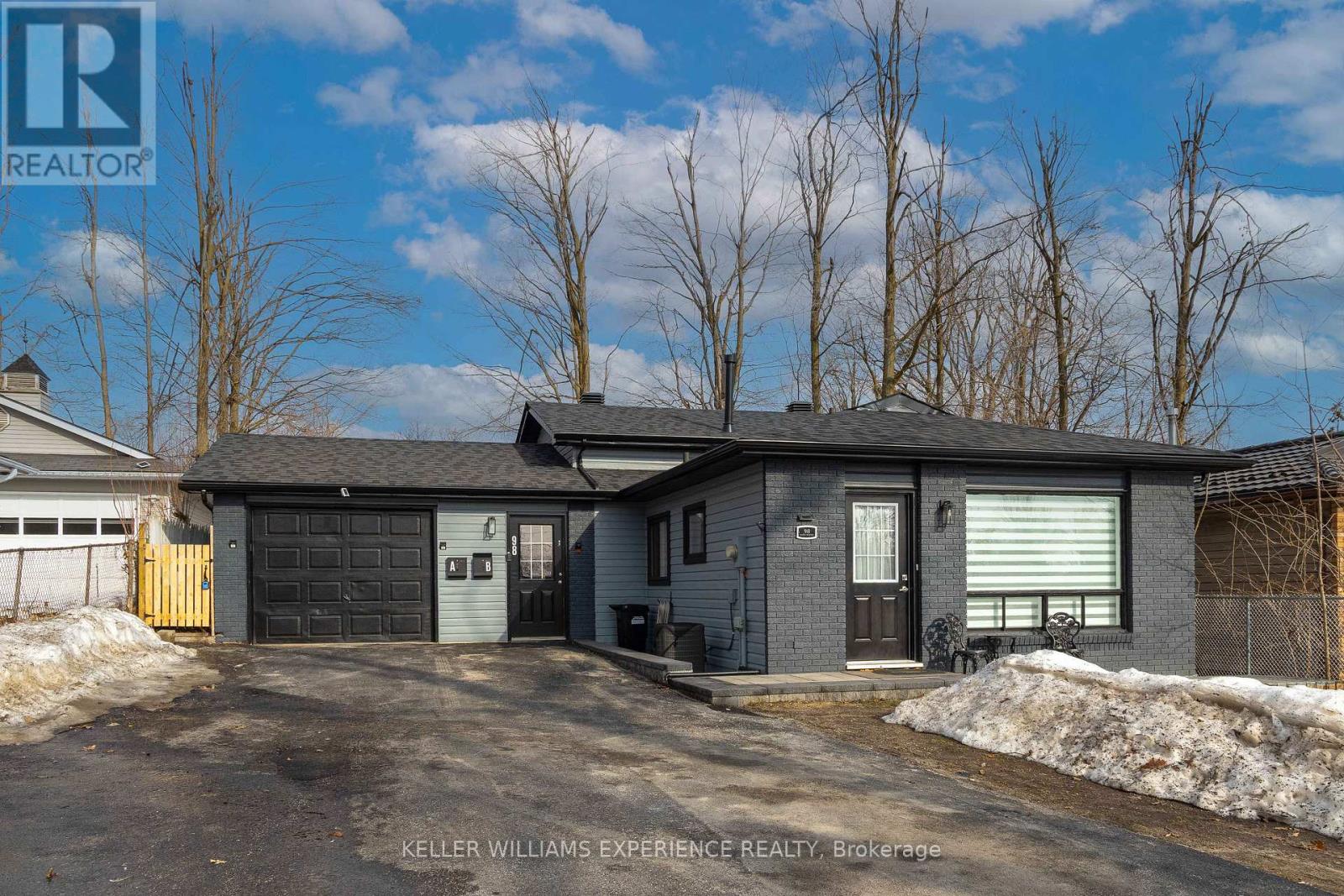 98 Cundles Road E, Barrie, Ontario  L4M 2Z9 - Photo 2 - S12873102