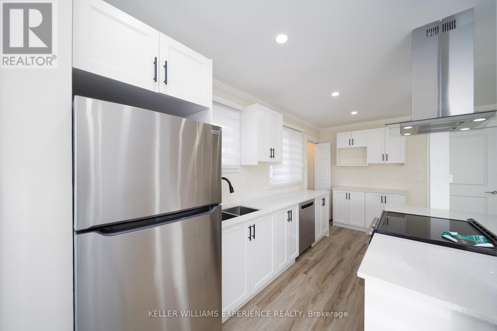 98 Cundles Road E, Barrie, Ontario  L4M 2Z9 - Photo 3 - S12873102