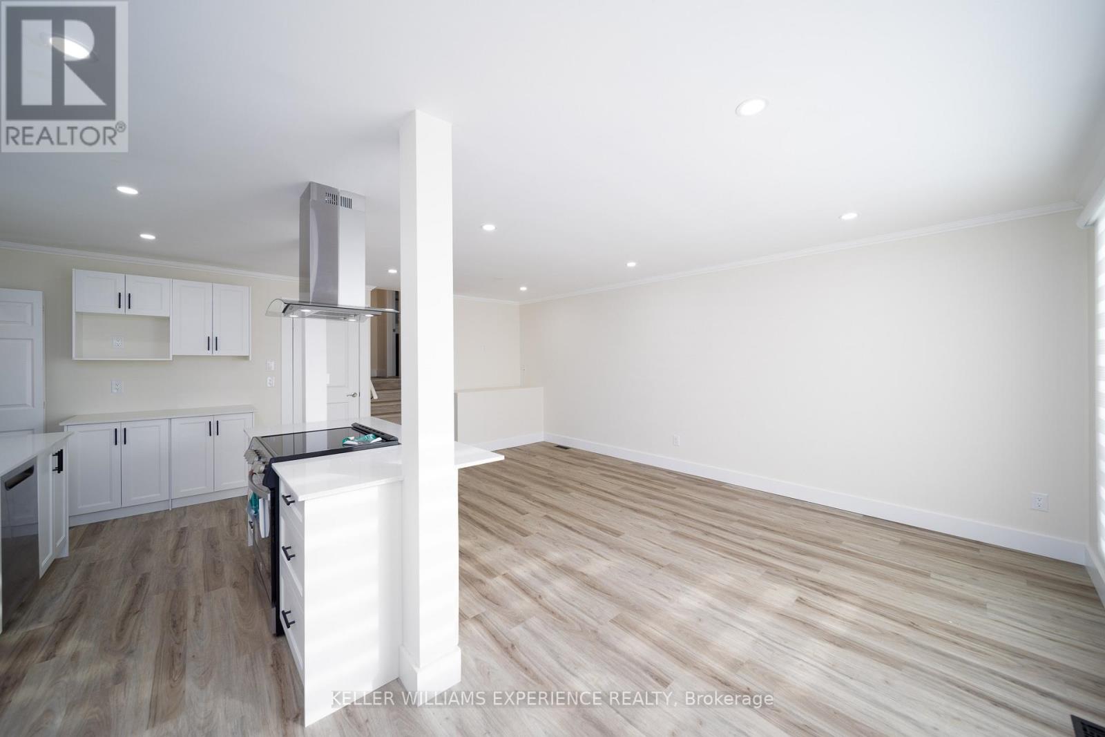 98 Cundles Road E, Barrie, Ontario  L4M 2Z9 - Photo 4 - S12873102