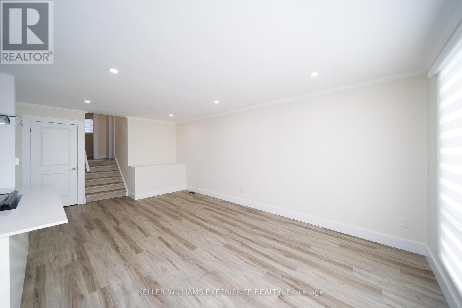 98 Cundles Road E, Barrie, Ontario  L4M 2Z9 - Photo 5 - S12873102