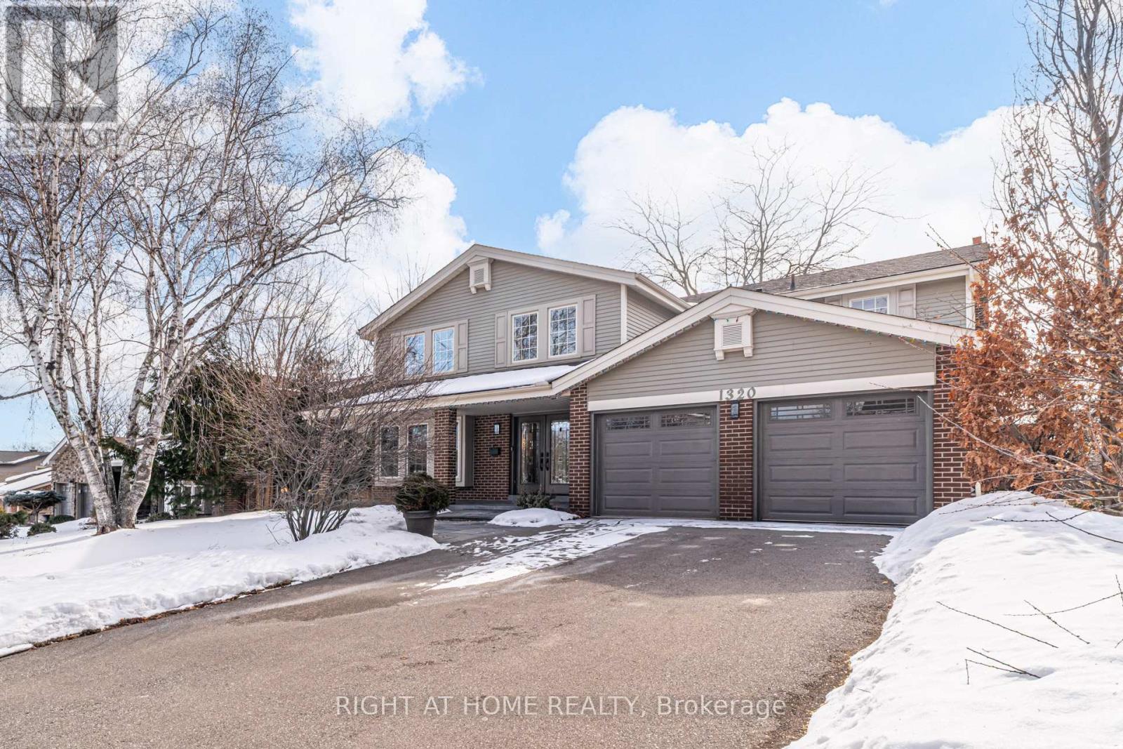 1320 Monmouth Drive, Burlington, Ontario  L7P 3J6 - Photo 2 - W12872074