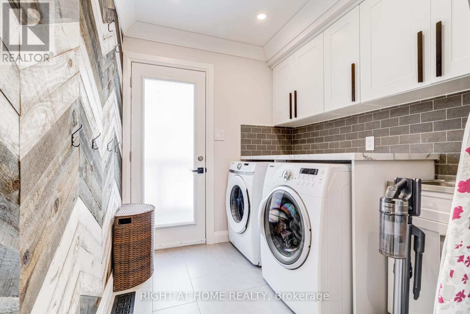 1320 Monmouth Drive, Burlington, Ontario  L7P 3J6 - Photo 18 - W12872074