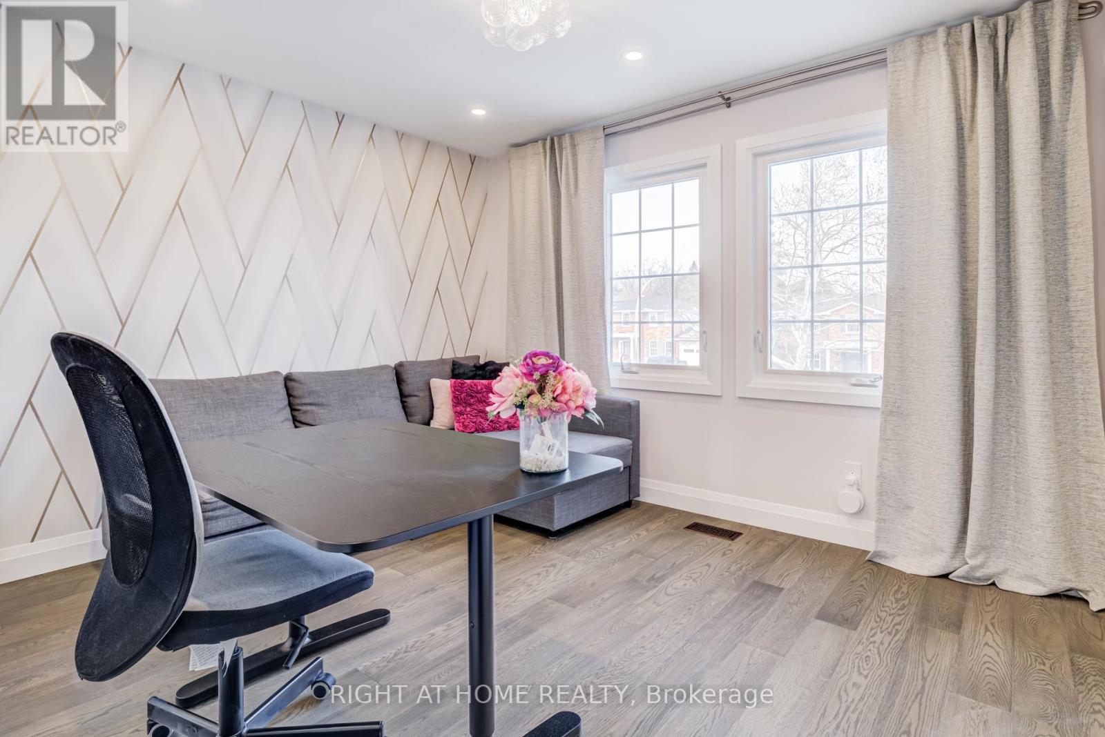 1320 Monmouth Drive, Burlington, Ontario  L7P 3J6 - Photo 27 - W12872074