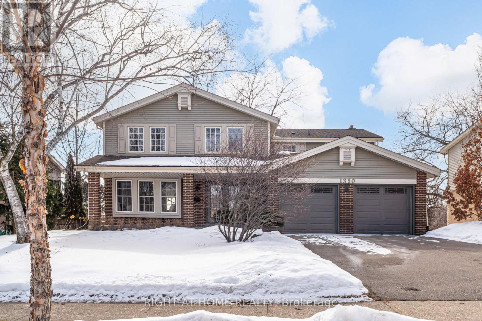 1320 Monmouth Drive, Burlington, Ontario  L7P 3J6 - Photo 1 - W12872074