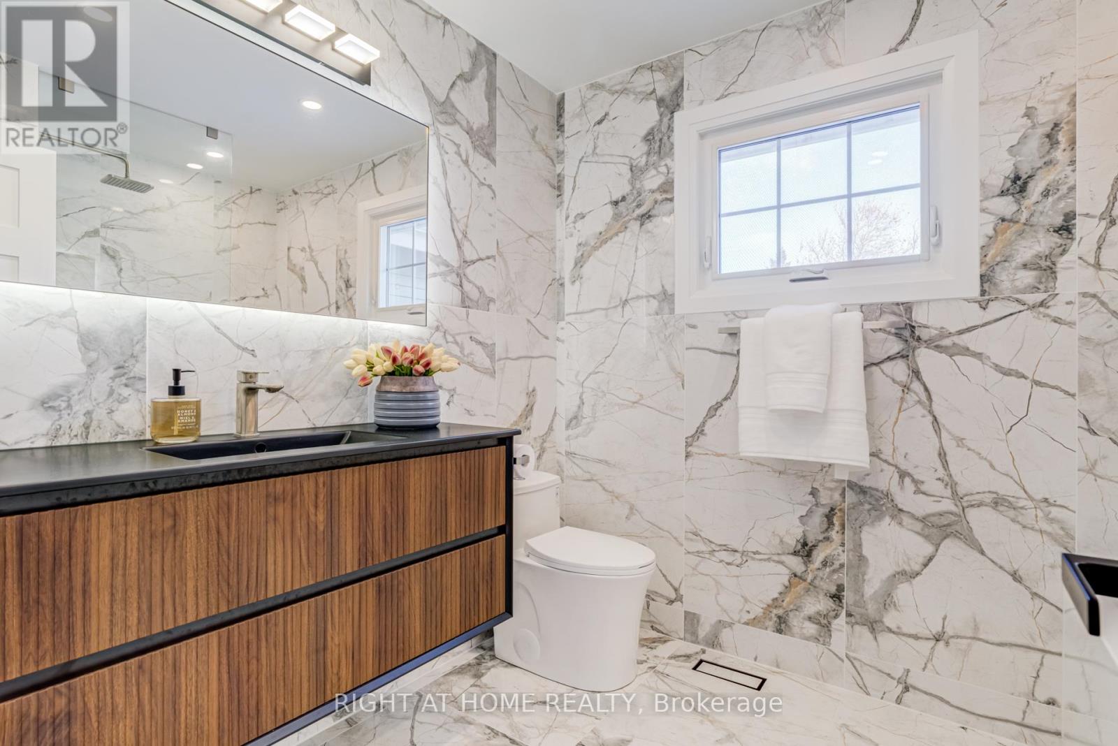 1320 Monmouth Drive, Burlington, Ontario  L7P 3J6 - Photo 32 - W12872074