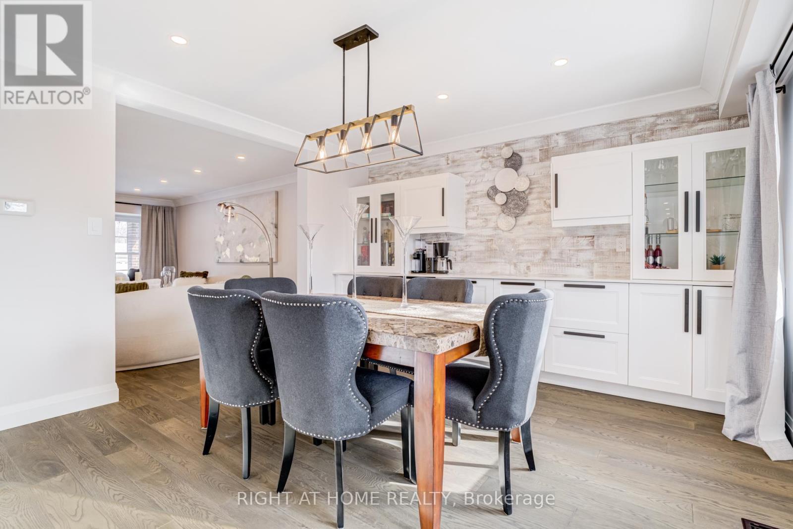 1320 Monmouth Drive, Burlington, Ontario  L7P 3J6 - Photo 8 - W12872074