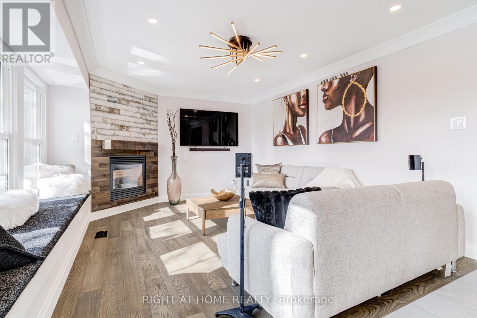 1320 Monmouth Drive, Burlington, Ontario  L7P 3J6 - Photo 14 - W12872074