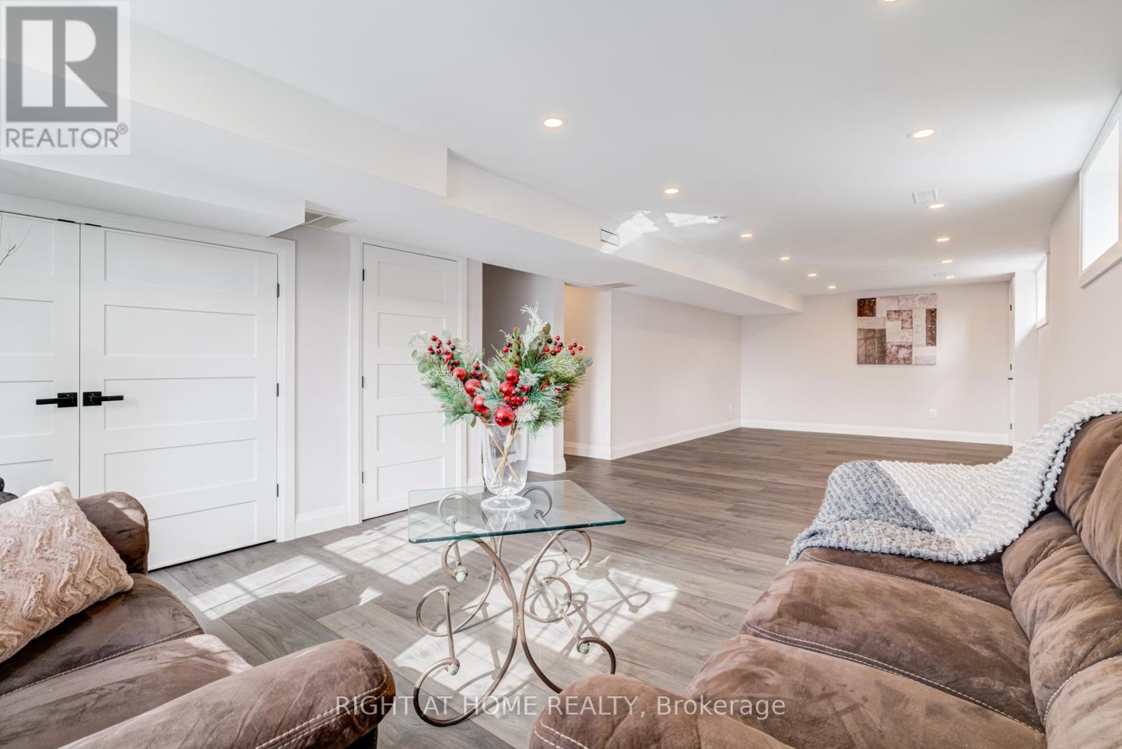 1320 Monmouth Drive, Burlington, Ontario  L7P 3J6 - Photo 37 - W12872074