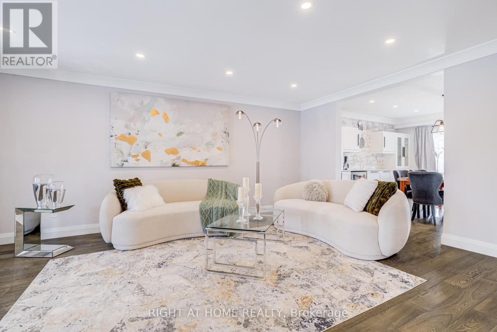 1320 Monmouth Drive, Burlington, Ontario  L7P 3J6 - Photo 5 - W12872074