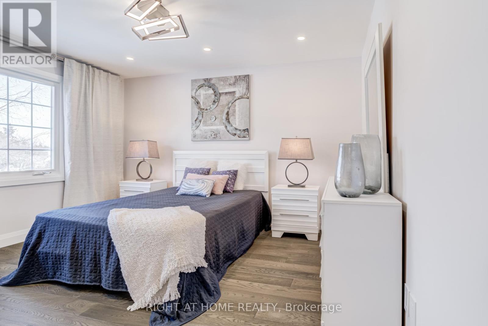 1320 Monmouth Drive, Burlington, Ontario  L7P 3J6 - Photo 25 - W12872074