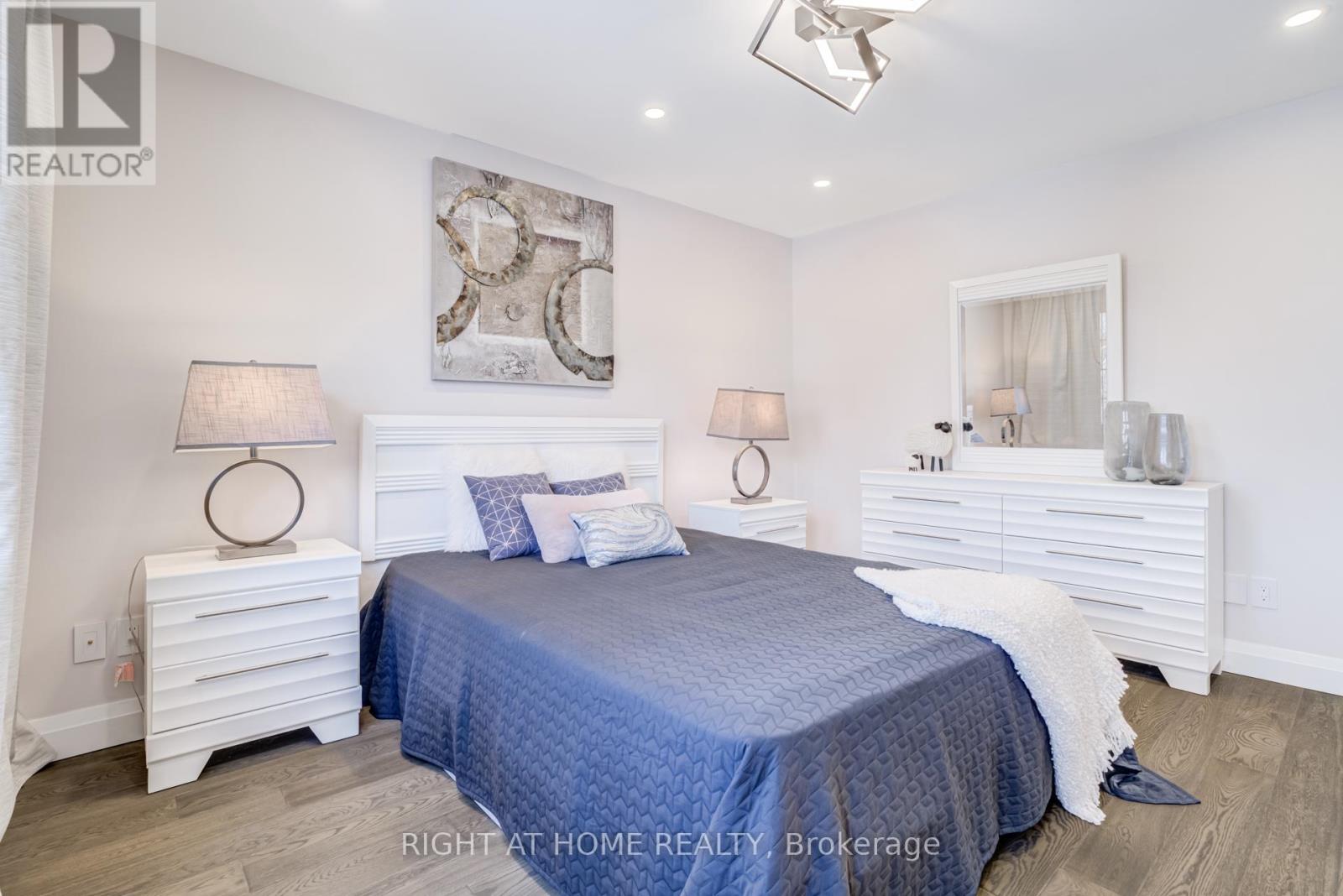 1320 Monmouth Drive, Burlington, Ontario  L7P 3J6 - Photo 26 - W12872074