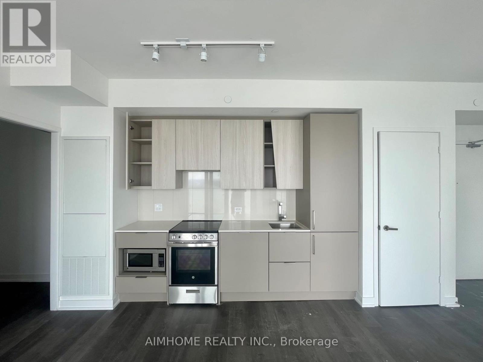 3905 - 3900 Confederation Parkway, Mississauga, Ontario  L5B 0M3 - Photo 3 - W12873080