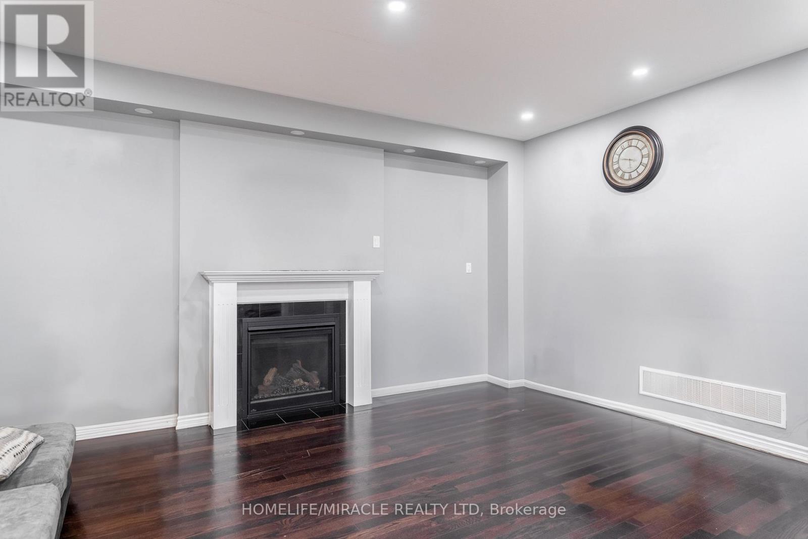 11 Magical Road, Brampton, Ontario  L7A 0G4 - Photo 11 - W12873114