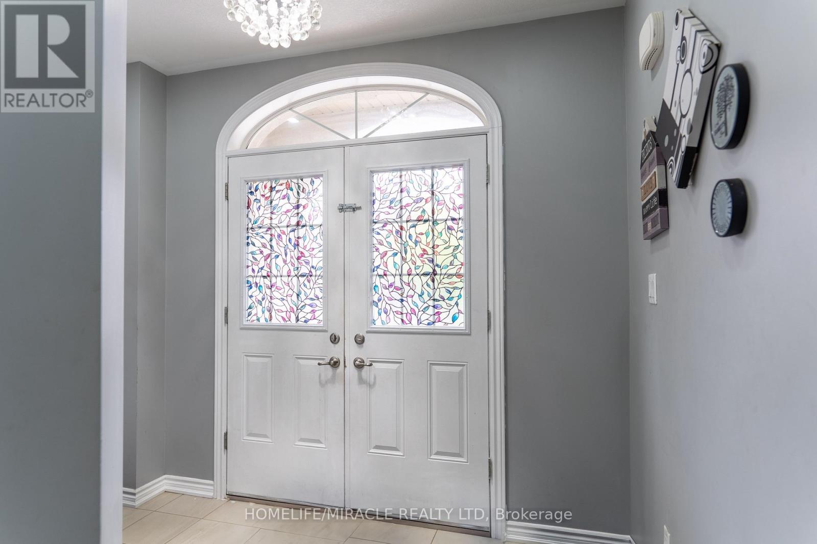 11 Magical Road, Brampton, Ontario  L7A 0G4 - Photo 3 - W12873114