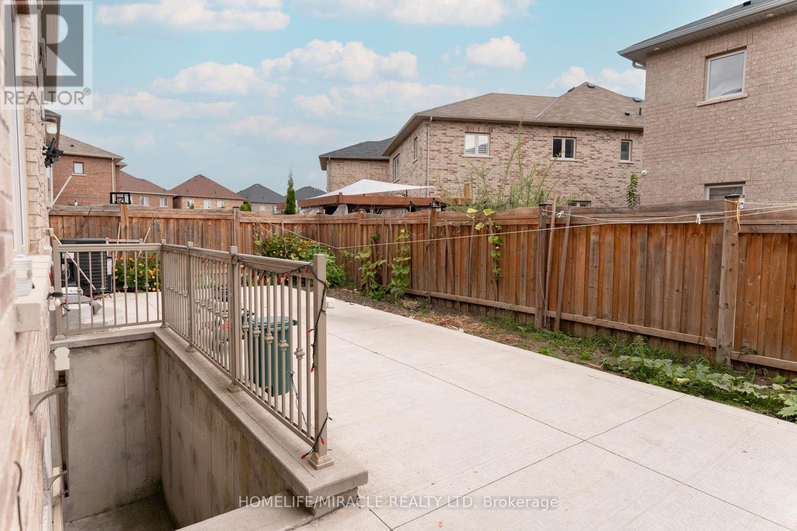 11 Magical Road, Brampton, Ontario  L7A 0G4 - Photo 30 - W12873114