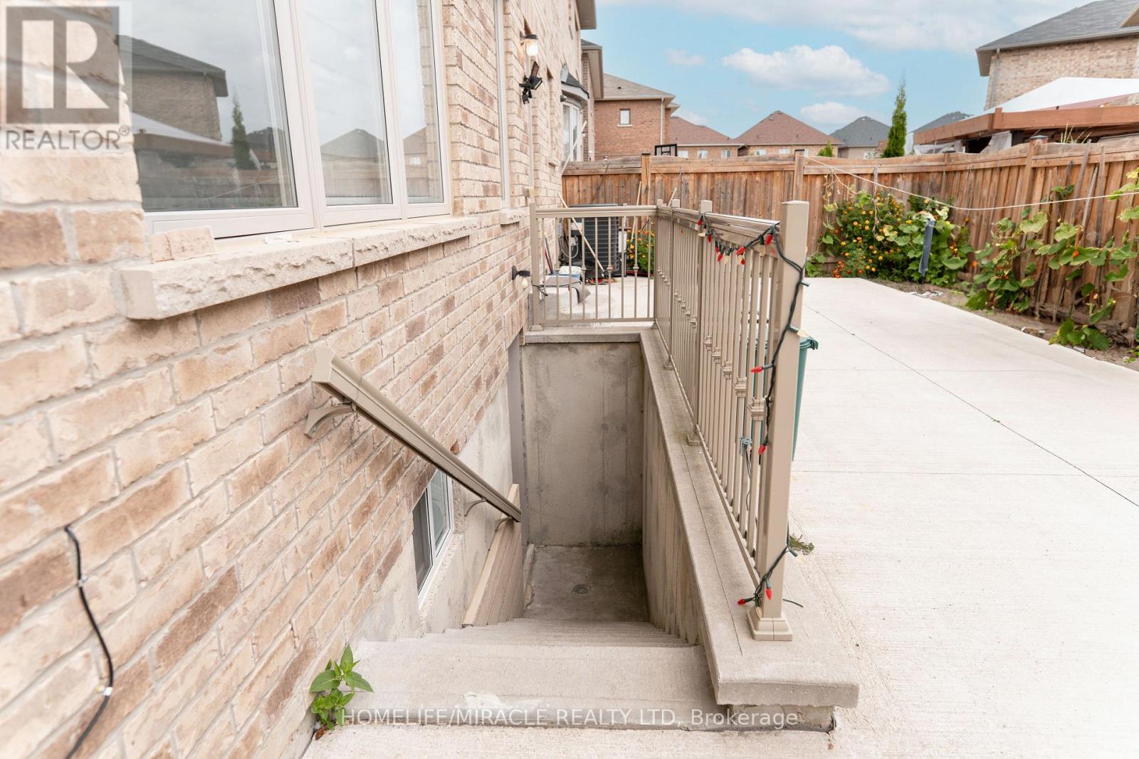 11 Magical Road, Brampton, Ontario  L7A 0G4 - Photo 33 - W12873114