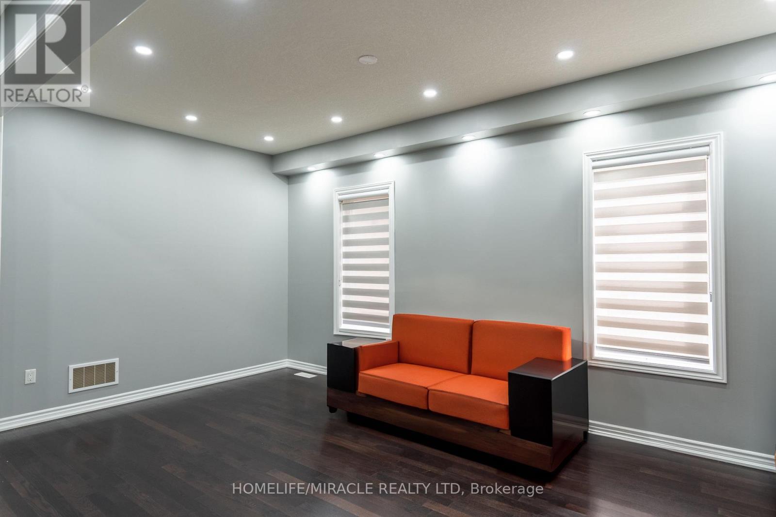 11 Magical Road, Brampton, Ontario  L7A 0G4 - Photo 4 - W12873114