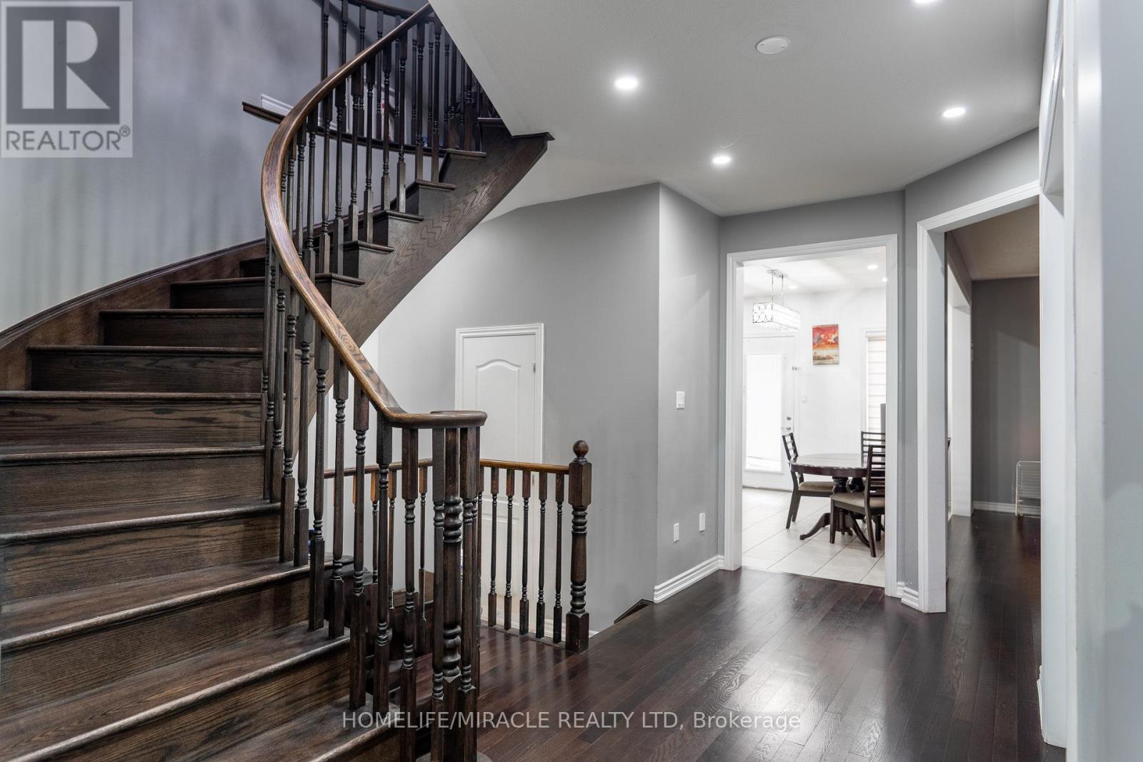 11 Magical Road, Brampton, Ontario  L7A 0G4 - Photo 5 - W12873114