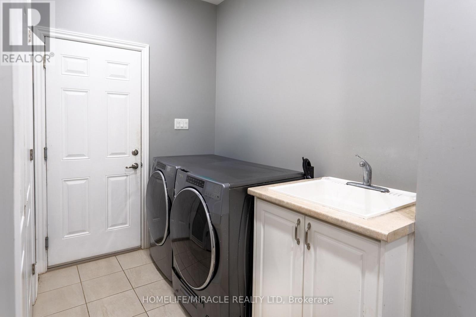 11 Magical Road, Brampton, Ontario  L7A 0G4 - Photo 7 - W12873114