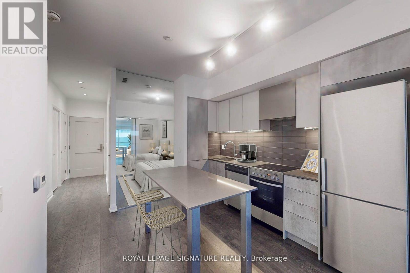 211 - 26 Gibbs Road, Toronto, Ontario  M9B 0E3 - Photo 5 - W12873132