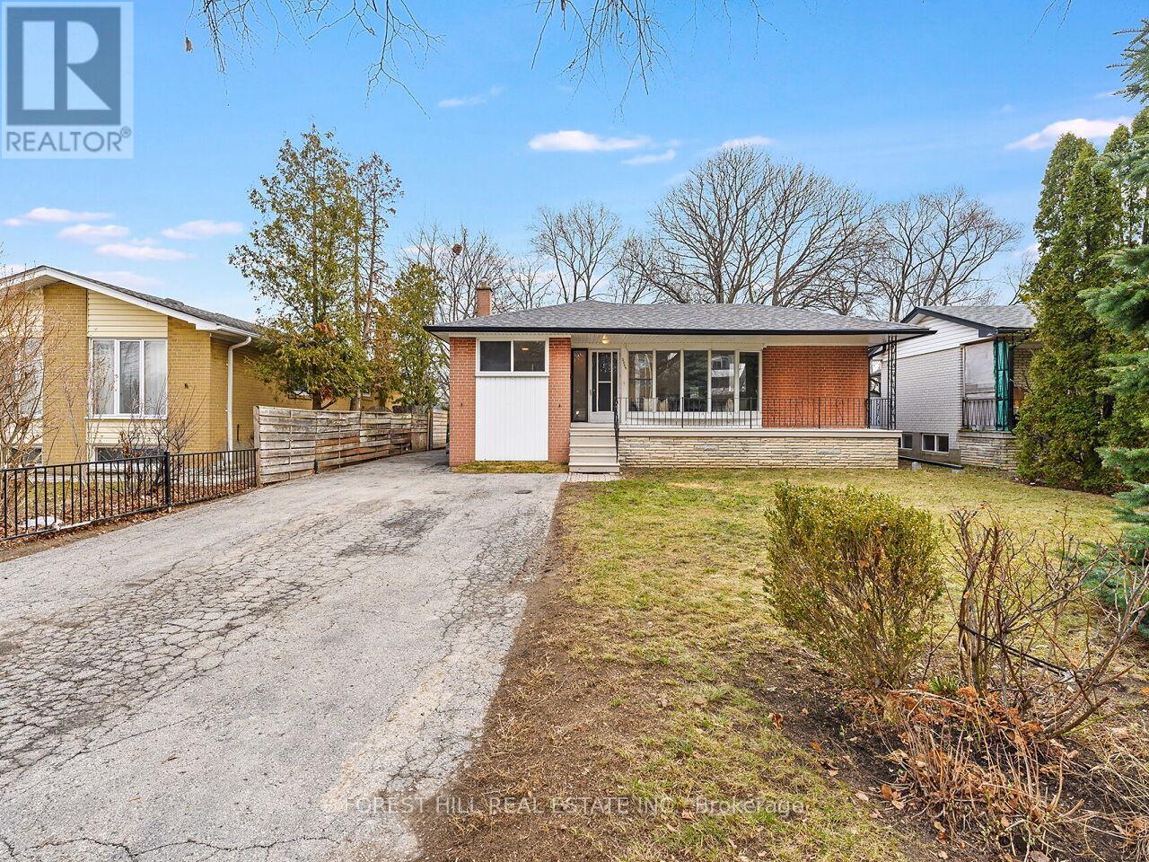 2324 TRUSCOTT DRIVE Mississauga (Clarkson), ON L5J 2B2