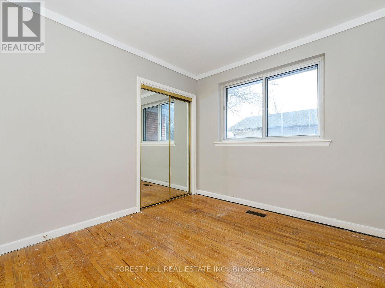 2324 TRUSCOTT DRIVE Mississauga (Clarkson), ON L5J 2B2