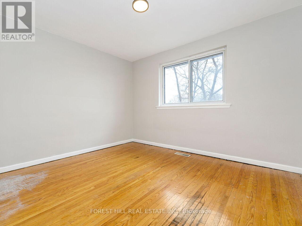 2324 TRUSCOTT DRIVE Mississauga (Clarkson), ON L5J 2B2