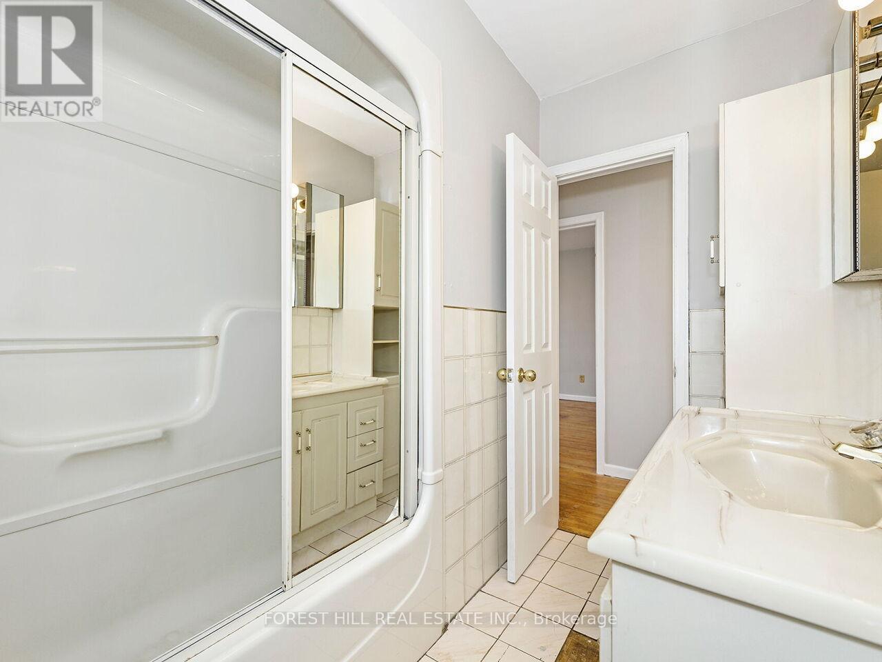 2324 TRUSCOTT DRIVE Mississauga (Clarkson), ON L5J 2B2