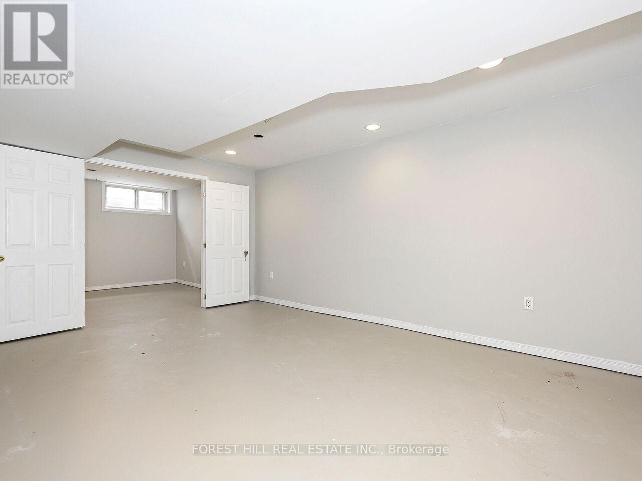 2324 TRUSCOTT DRIVE Mississauga (Clarkson), ON L5J 2B2