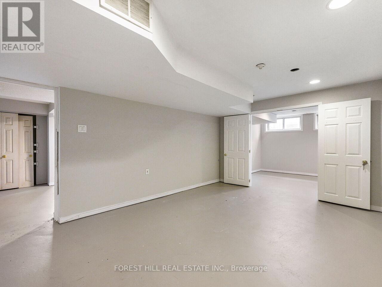 2324 TRUSCOTT DRIVE Mississauga (Clarkson), ON L5J 2B2