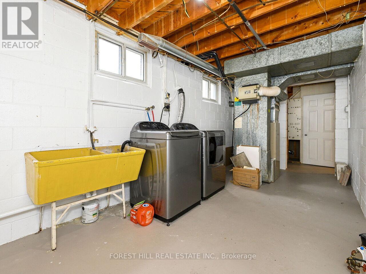 2324 TRUSCOTT DRIVE Mississauga (Clarkson), ON L5J 2B2