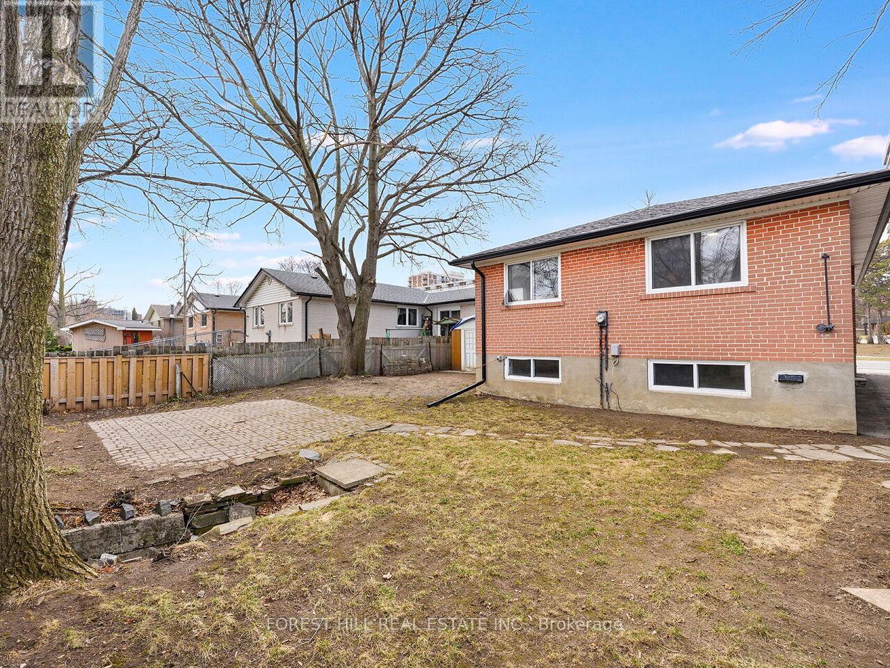 2324 TRUSCOTT DRIVE Mississauga (Clarkson), ON L5J 2B2