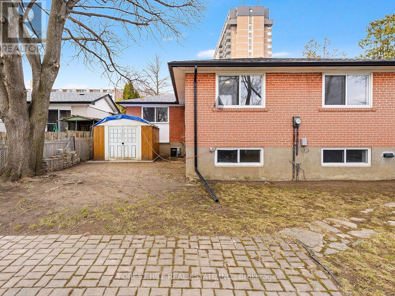 2324 TRUSCOTT DRIVE Mississauga (Clarkson), ON L5J 2B2