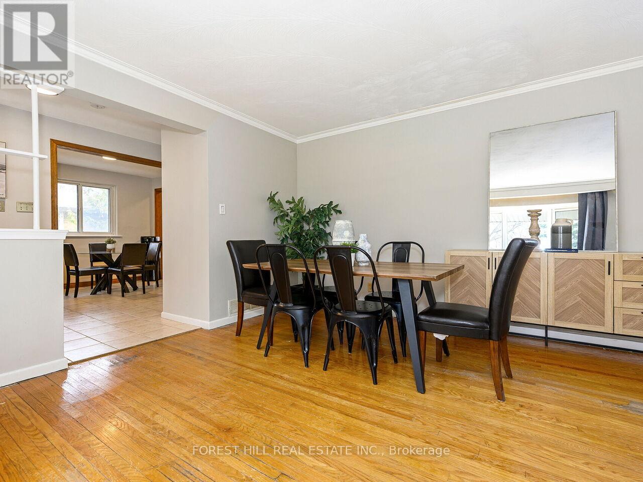 2324 TRUSCOTT DRIVE Mississauga (Clarkson), ON L5J 2B2