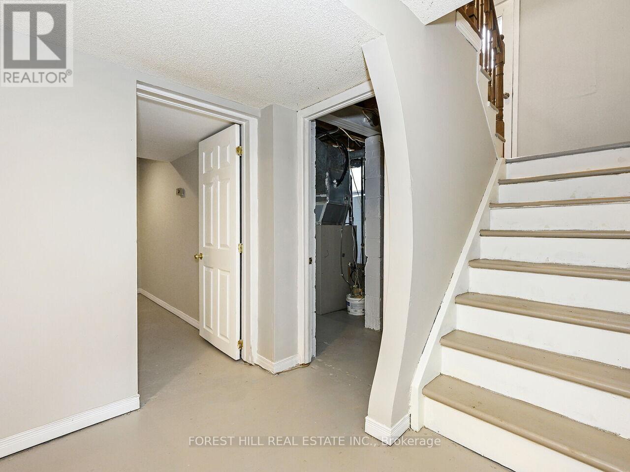 2324 Truscott Drive, Mississauga, Ontario  L5J 2B2 - Photo 16 - W12873178