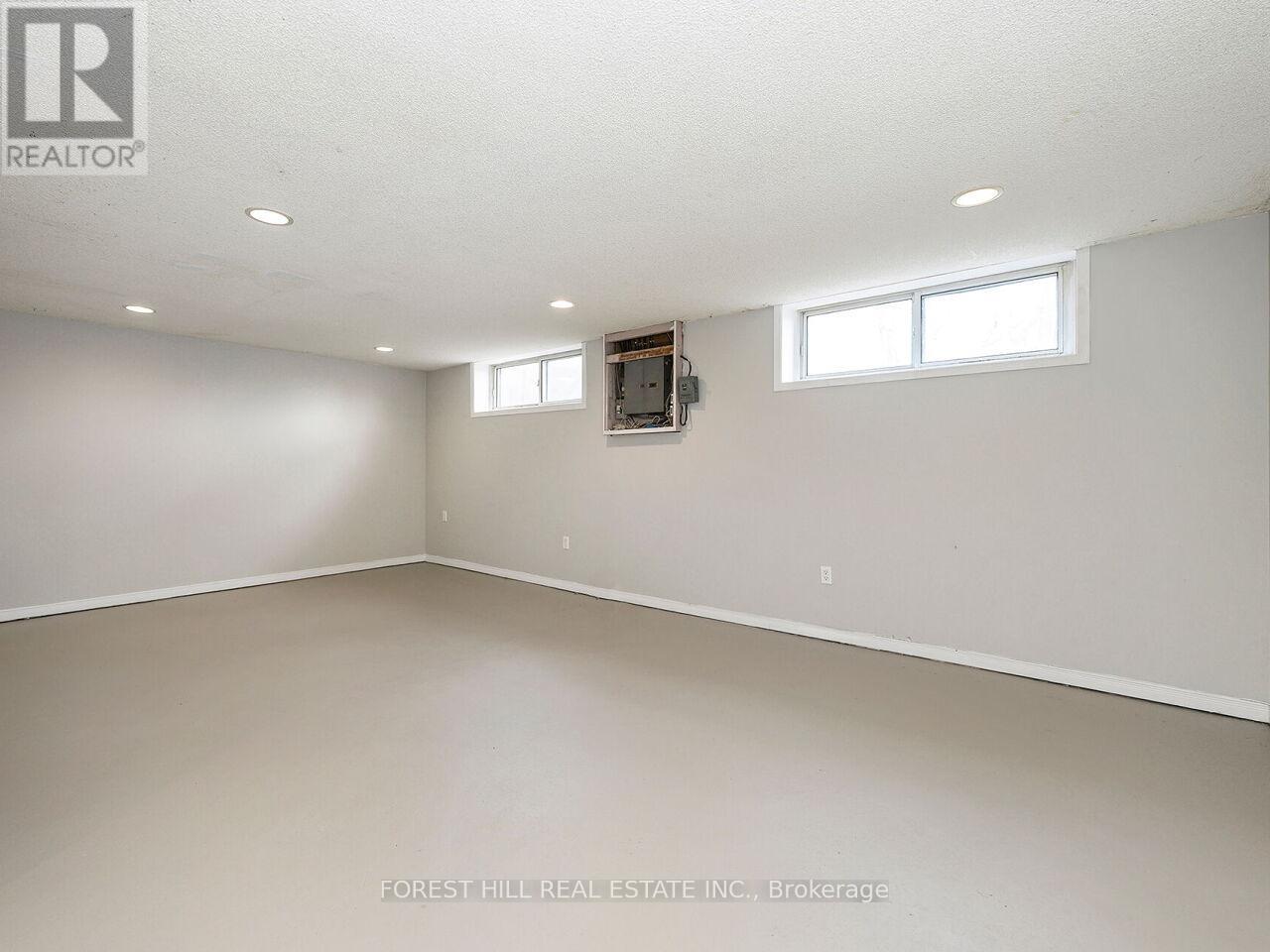 2324 Truscott Drive, Mississauga, Ontario  L5J 2B2 - Photo 17 - W12873178