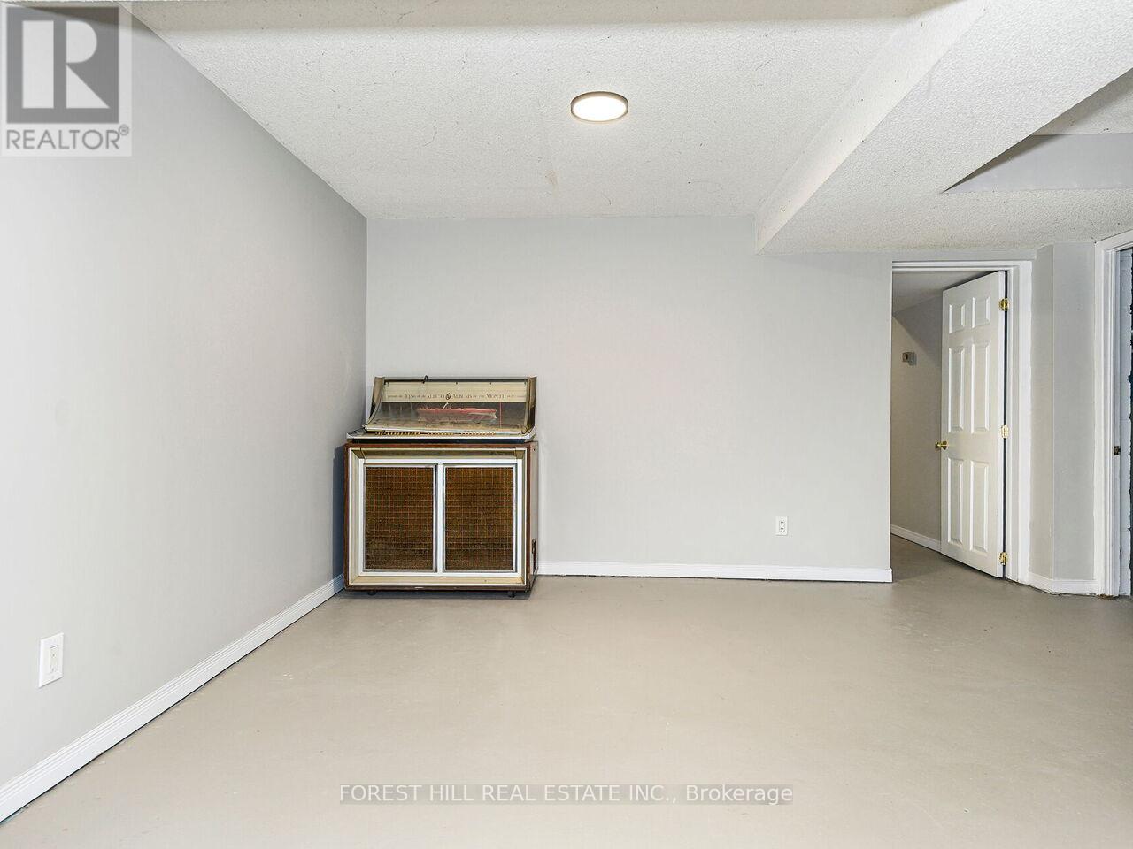 2324 Truscott Drive, Mississauga, Ontario  L5J 2B2 - Photo 18 - W12873178