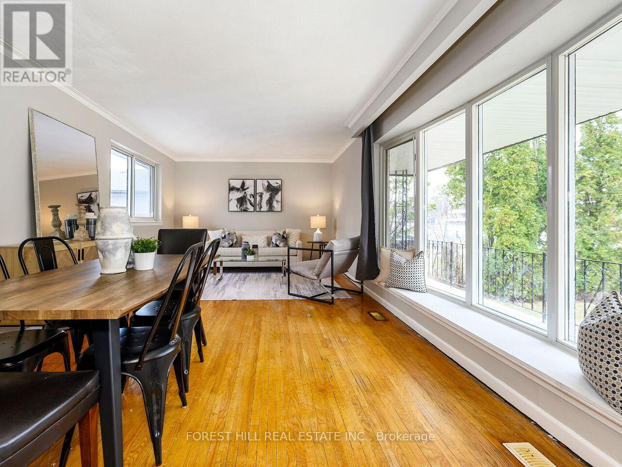 2324 Truscott Drive, Mississauga, Ontario  L5J 2B2 - Photo 4 - W12873178