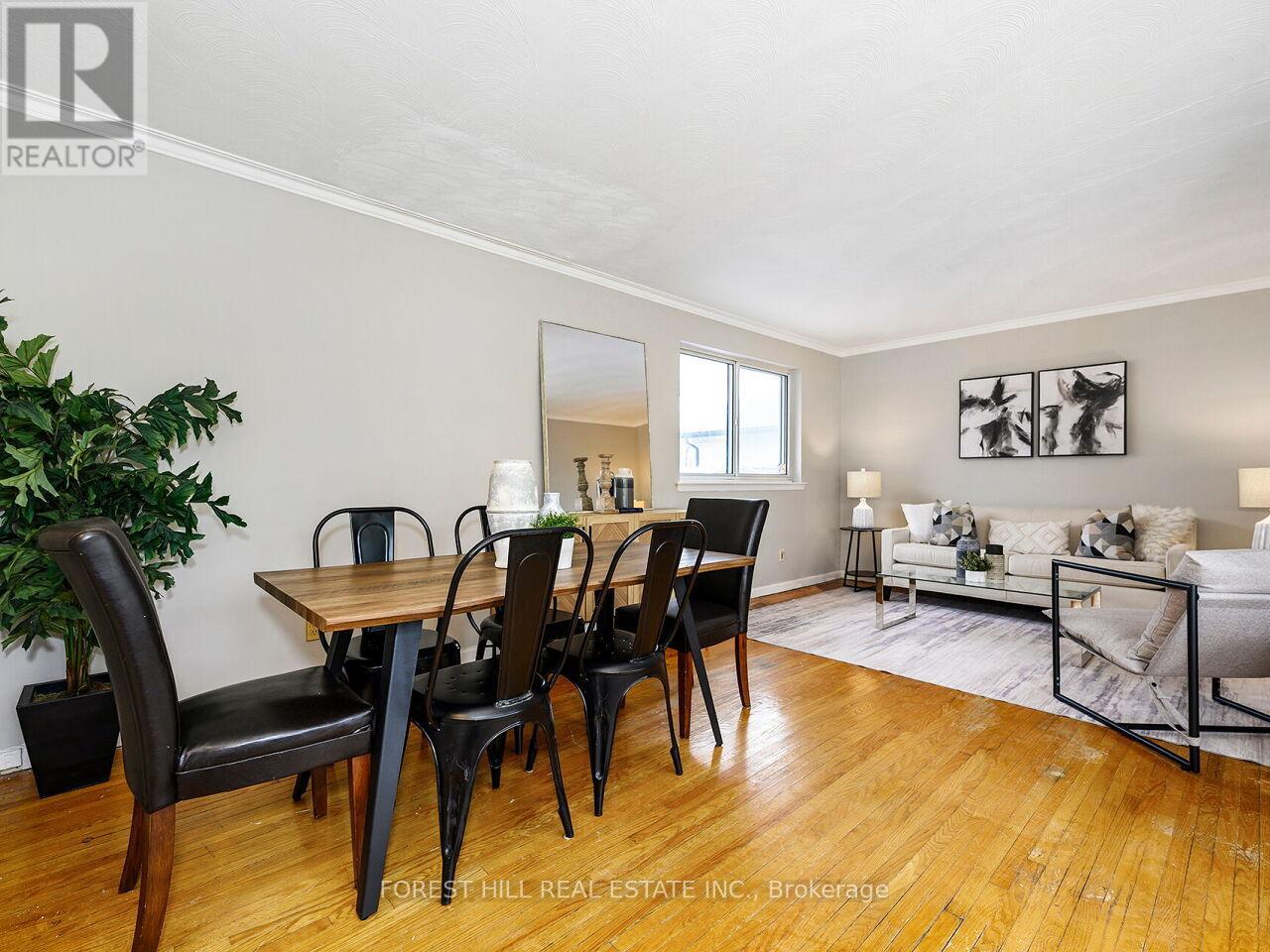 2324 Truscott Drive, Mississauga, Ontario  L5J 2B2 - Photo 5 - W12873178