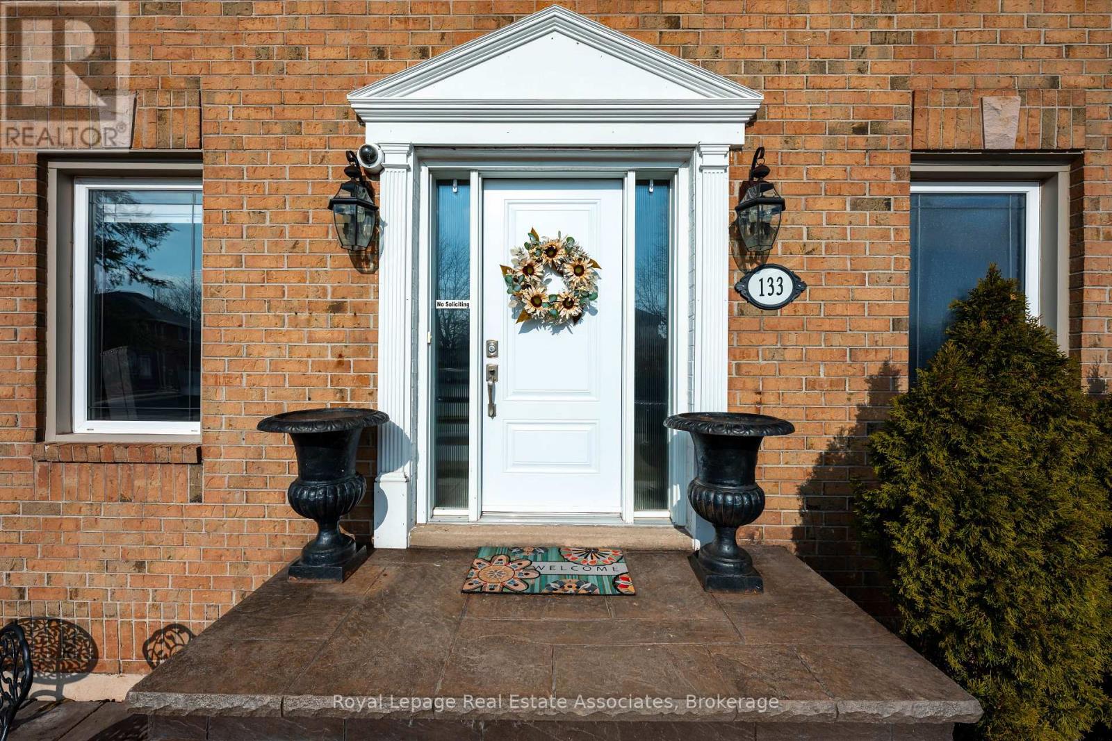 133 Mayla Drive, Oakville, Ontario  L6H 3S6 - Photo 11 - W12873202