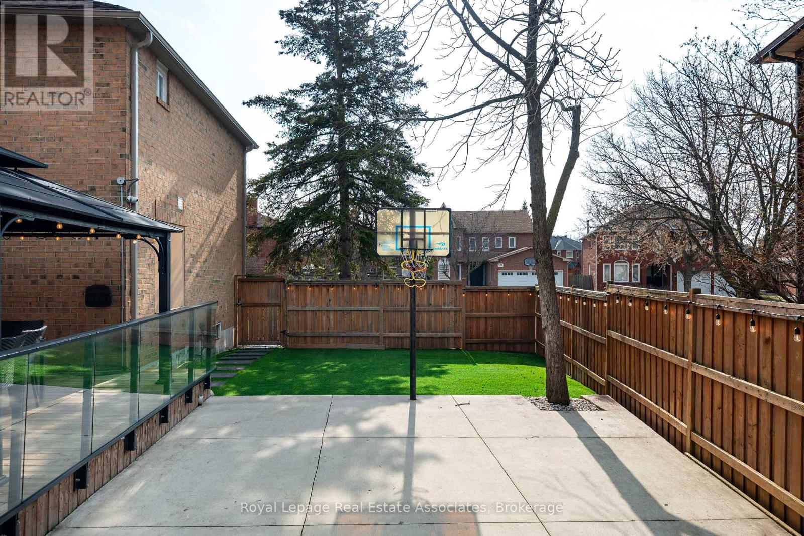 133 Mayla Drive, Oakville, Ontario  L6H 3S6 - Photo 12 - W12873202