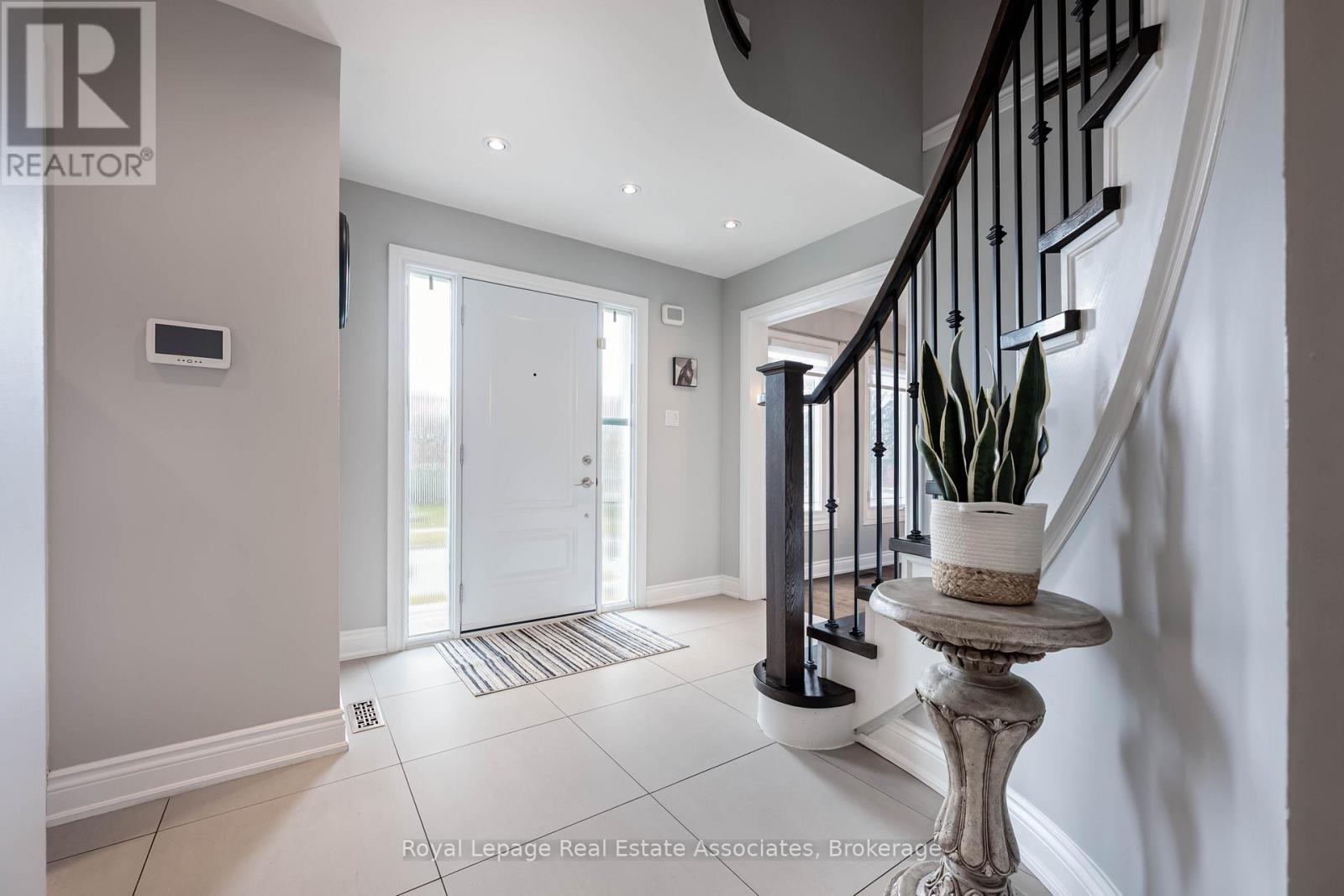 133 Mayla Drive, Oakville, Ontario  L6H 3S6 - Photo 17 - W12873202