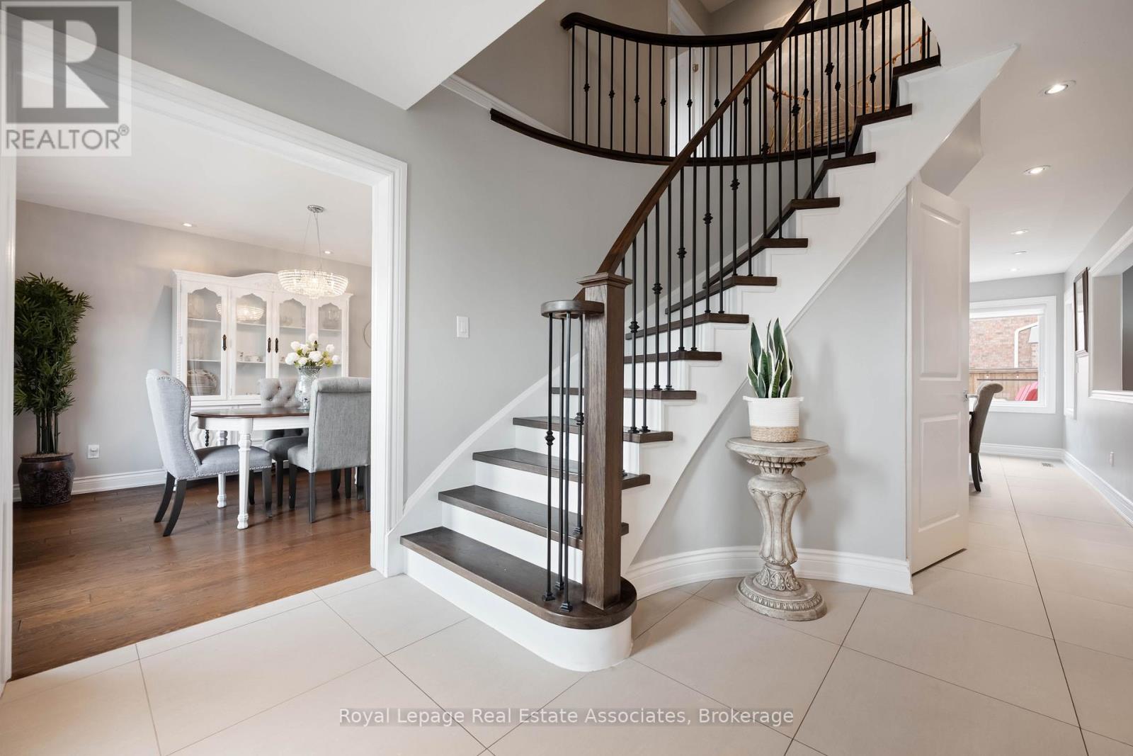 133 Mayla Drive, Oakville, Ontario  L6H 3S6 - Photo 18 - W12873202